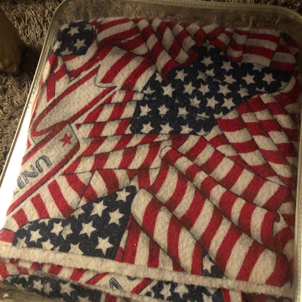 Vintage Patriotic 'God Bless America' Flag Print Blanket